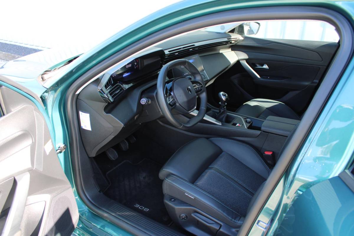 Peugeot 308 Peugeot 308 SW 1.2T 130PK | Active Pack Business | Incl. 12 maanden garantie | Adaptieve cruise control | Climate control | Stoelverwarming | DAB | Apple carplay/Android auto | 100% dealer onderhouden |