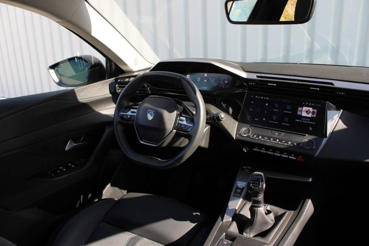 Peugeot 308 Peugeot 308 SW 1.2T 130PK | Active Pack Business | Incl. 12 maanden garantie | Adaptieve cruise control | Climate control | Stoelverwarming | DAB | Apple carplay/Android auto | 100% dealer onderhouden |
