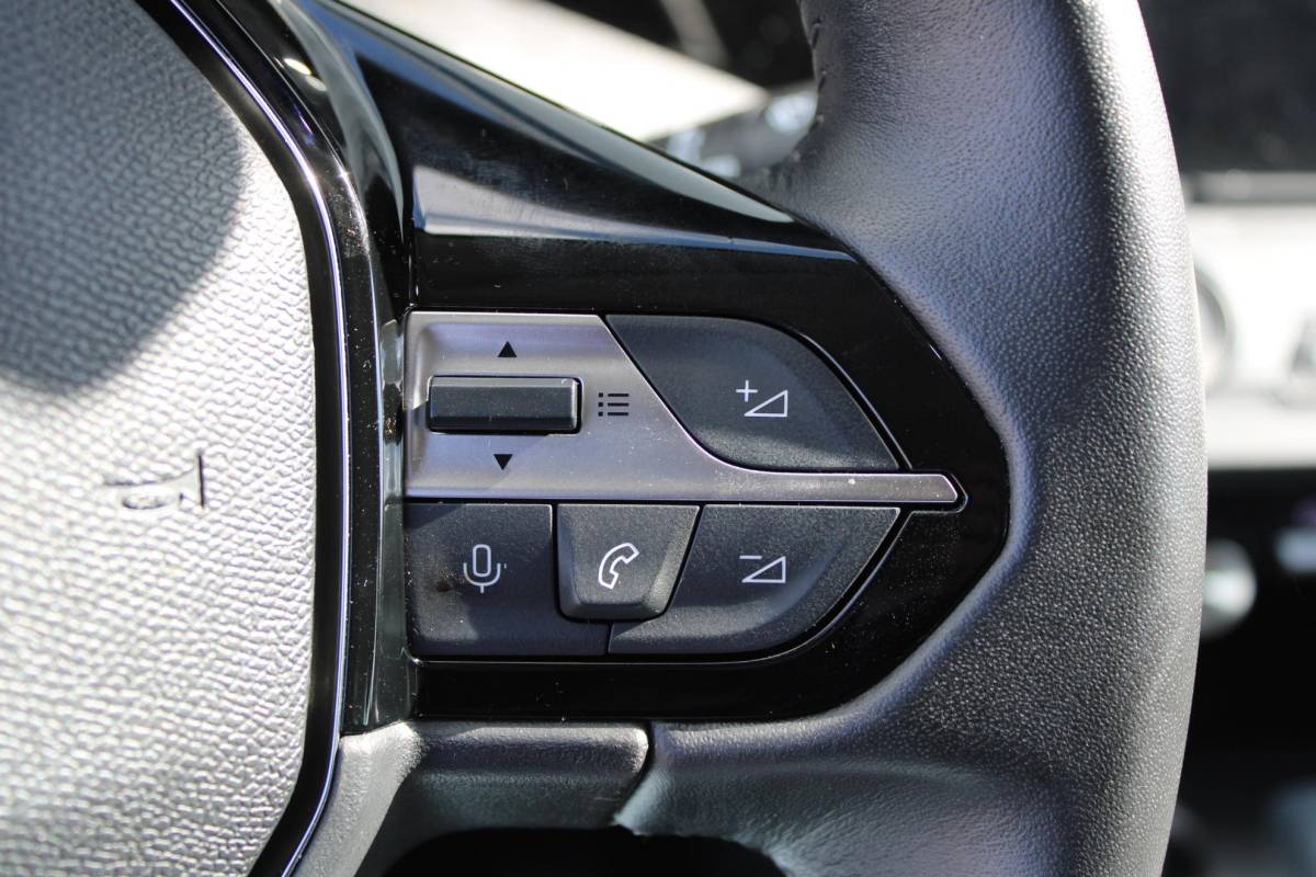 Peugeot 308 Peugeot 308 SW 1.2T 130PK | Active Pack Business | Incl. 12 maanden garantie | Adaptieve cruise control | Climate control | Stoelverwarming | DAB | Apple carplay/Android auto | 100% dealer onderhouden |
