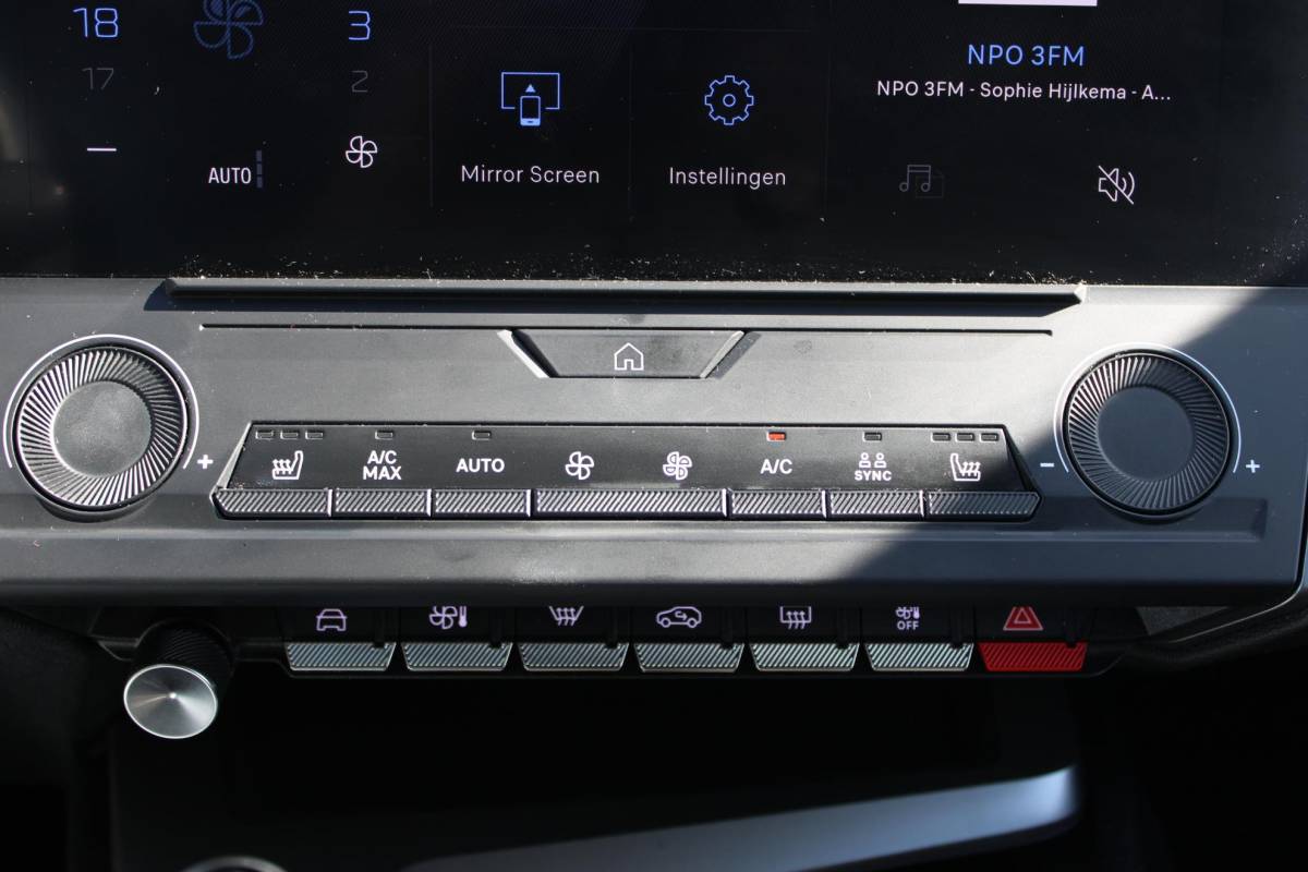 Peugeot 308 Peugeot 308 SW 1.2T 130PK | Active Pack Business | Incl. 12 maanden garantie | Adaptieve cruise control | Climate control | Stoelverwarming | DAB | Apple carplay/Android auto | 100% dealer onderhouden |