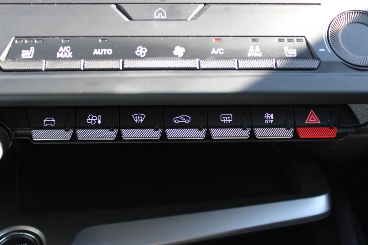 Peugeot 308 Peugeot 308 SW 1.2T 130PK | Active Pack Business | Incl. 12 maanden garantie | Adaptieve cruise control | Climate control | Stoelverwarming | DAB | Apple carplay/Android auto | 100% dealer onderhouden |