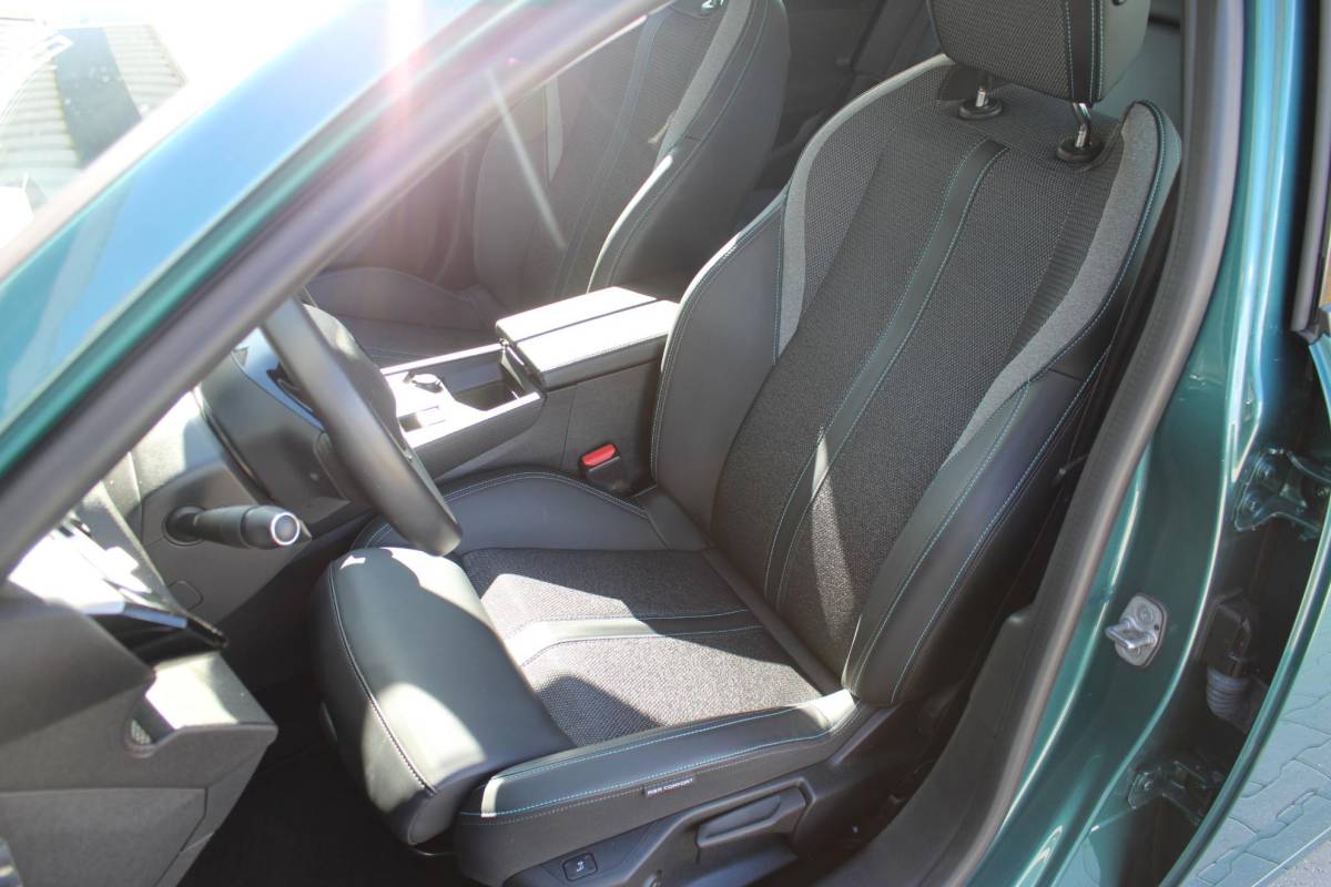 Peugeot 308 Peugeot 308 SW 1.2T 130PK | Active Pack Business | Incl. 12 maanden garantie | Adaptieve cruise control | Climate control | Stoelverwarming | DAB | Apple carplay/Android auto | 100% dealer onderhouden |