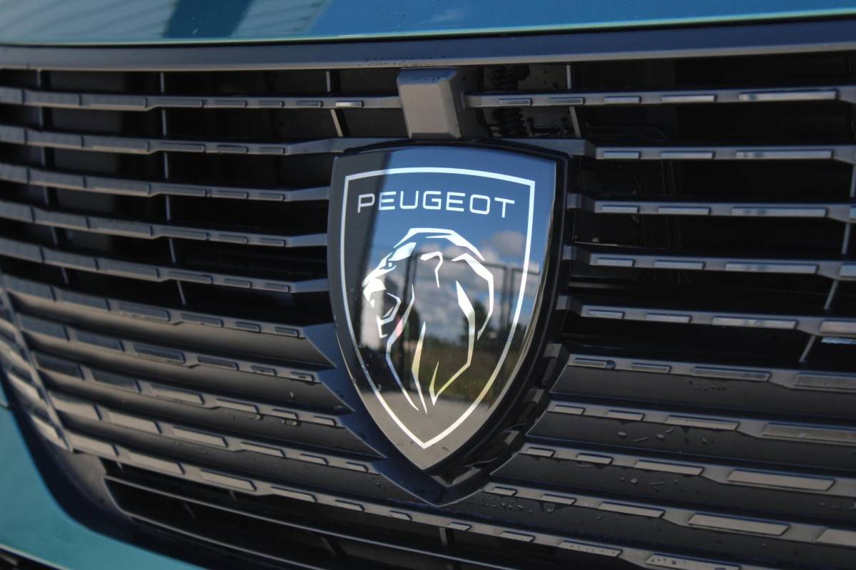 Peugeot 308 Peugeot 308 SW 1.2T 130PK | Active Pack Business | Incl. 12 maanden garantie | Adaptieve cruise control | Climate control | Stoelverwarming | DAB | Apple carplay/Android auto | 100% dealer onderhouden |