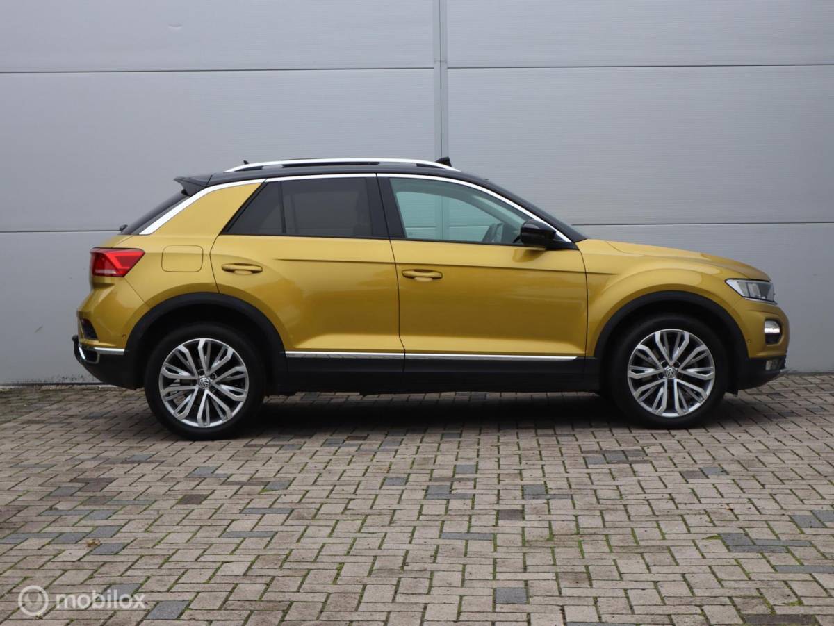 Volkswagen T-Roc Volkswagen T-Roc 1.0 TSI Trekhaak ACC Lane PDC Pano Stoelverwarming