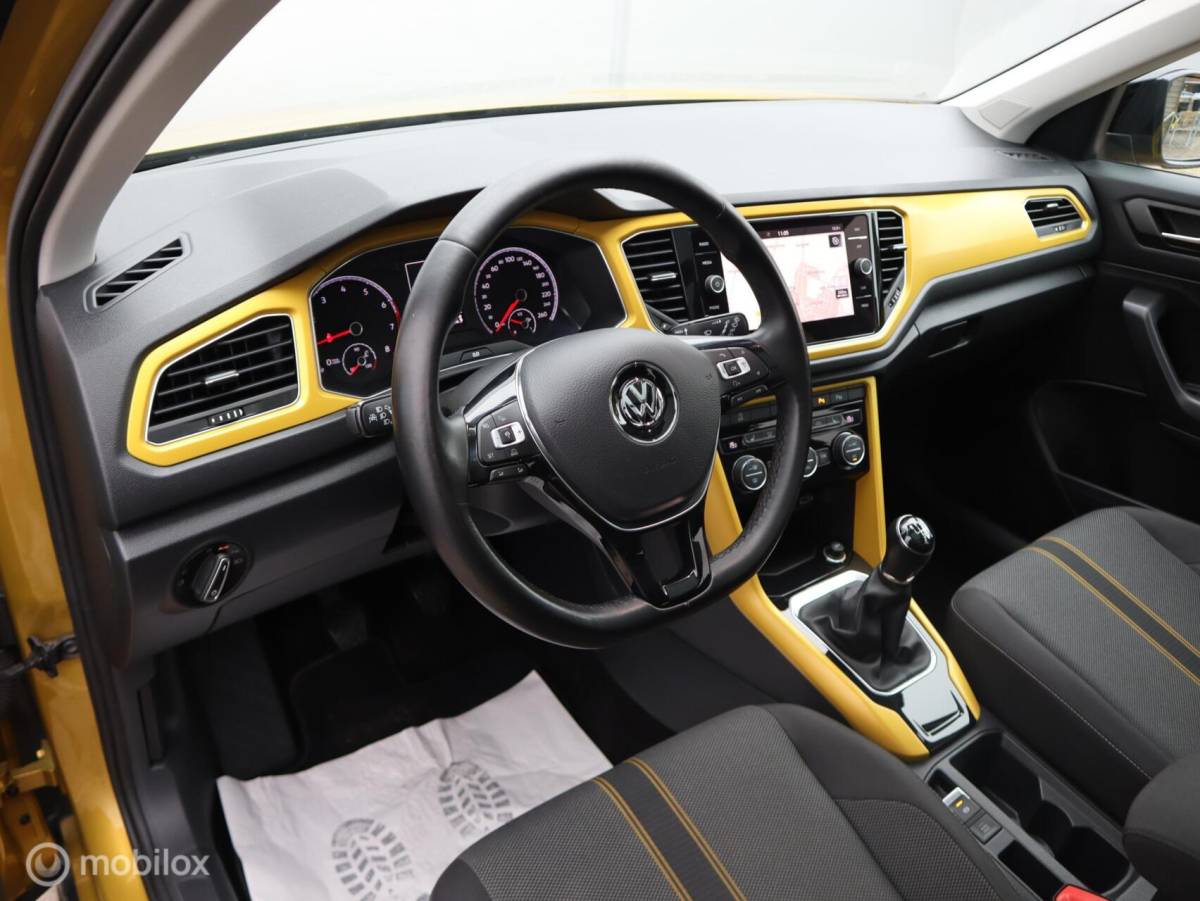 Volkswagen T-Roc Volkswagen T-Roc 1.0 TSI Trekhaak ACC Lane PDC Pano Stoelverwarming