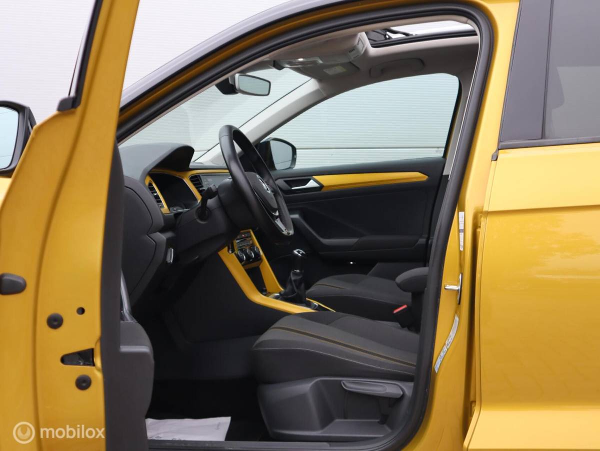 Volkswagen T-Roc Volkswagen T-Roc 1.0 TSI Trekhaak ACC Lane PDC Pano Stoelverwarming