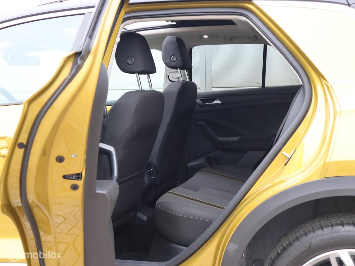 Volkswagen T-Roc Volkswagen T-Roc 1.0 TSI Trekhaak ACC Lane PDC Pano Stoelverwarming