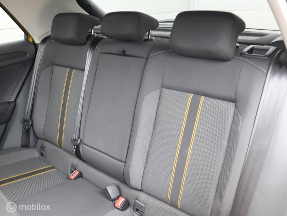Volkswagen T-Roc Volkswagen T-Roc 1.0 TSI Trekhaak ACC Lane PDC Pano Stoelverwarming