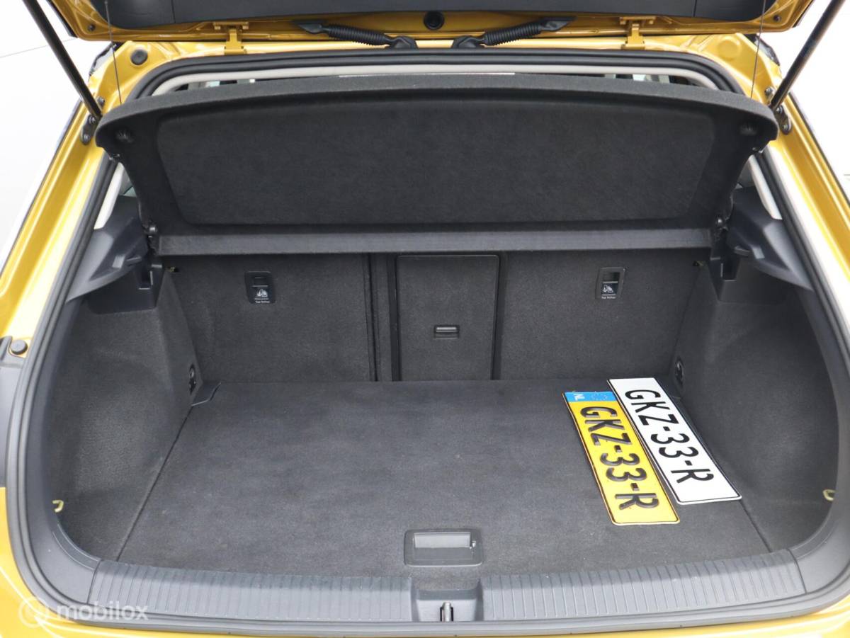Volkswagen T-Roc Volkswagen T-Roc 1.0 TSI Trekhaak ACC Lane PDC Pano Stoelverwarming