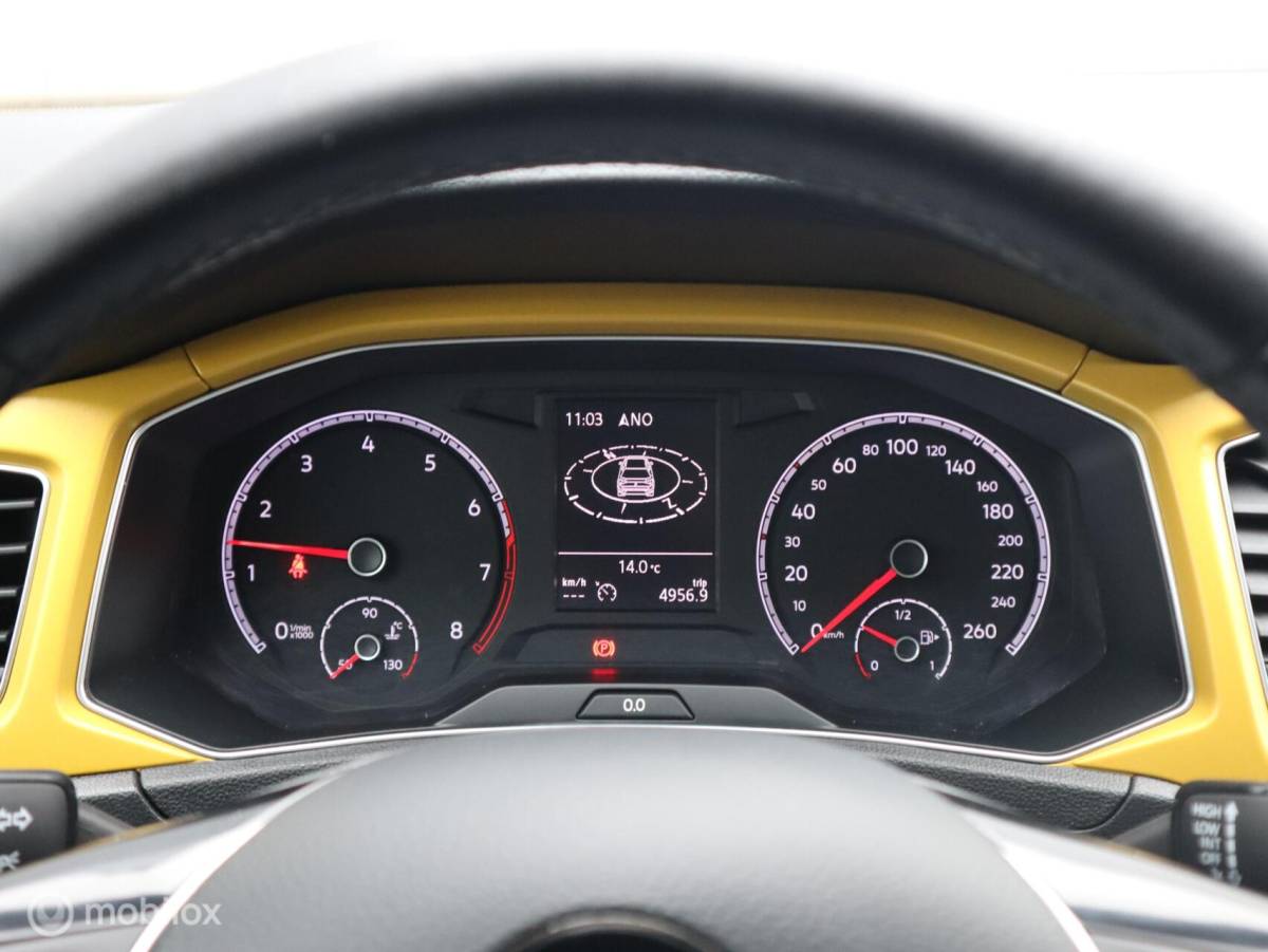 Volkswagen T-Roc Volkswagen T-Roc 1.0 TSI Trekhaak ACC Lane PDC Pano Stoelverwarming