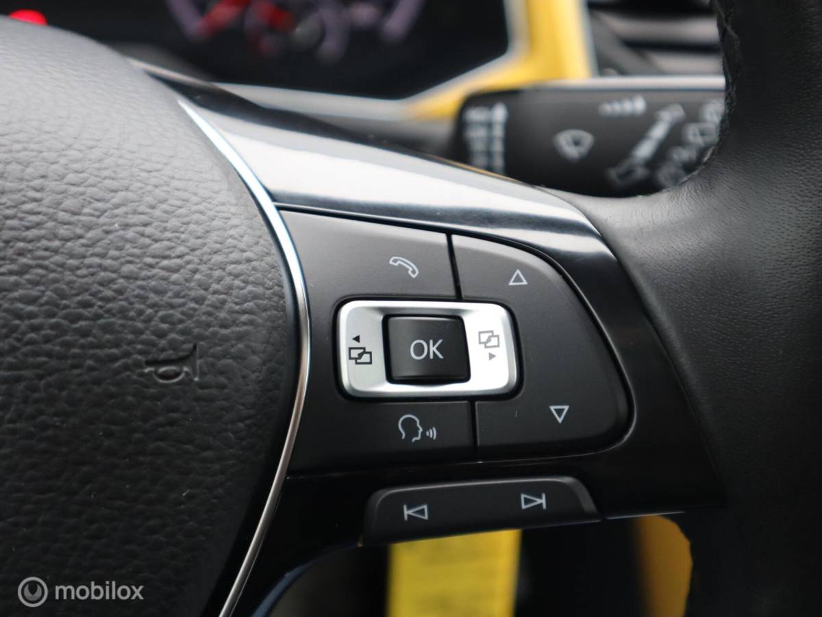 Volkswagen T-Roc Volkswagen T-Roc 1.0 TSI Trekhaak ACC Lane PDC Pano Stoelverwarming