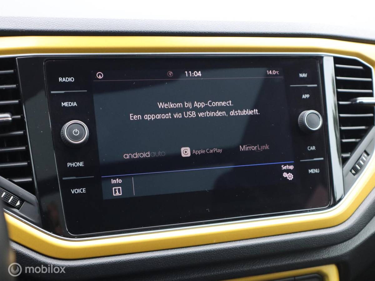 Volkswagen T-Roc Volkswagen T-Roc 1.0 TSI Trekhaak ACC Lane PDC Pano Stoelverwarming