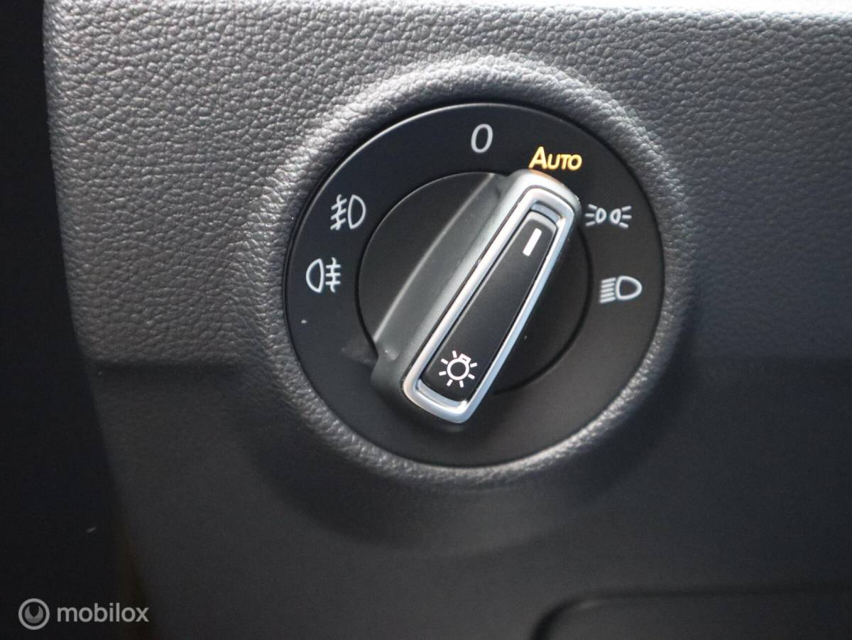 Volkswagen T-Roc Volkswagen T-Roc 1.0 TSI Trekhaak ACC Lane PDC Pano Stoelverwarming