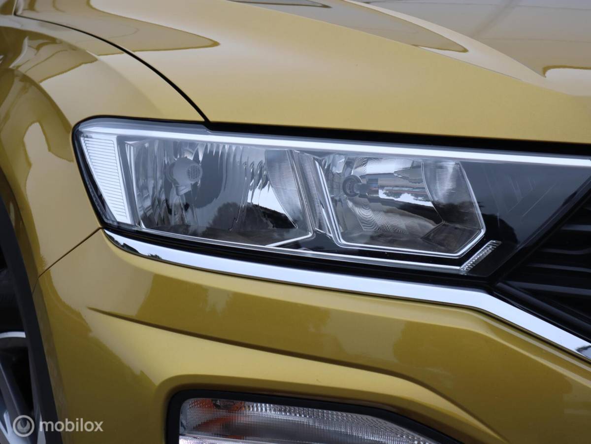 Volkswagen T-Roc Volkswagen T-Roc 1.0 TSI Trekhaak ACC Lane PDC Pano Stoelverwarming