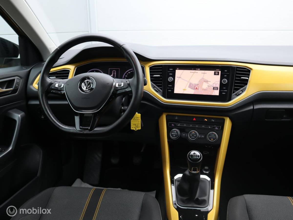Volkswagen T-Roc Volkswagen T-Roc 1.0 TSI Trekhaak ACC Lane PDC Pano Stoelverwarming