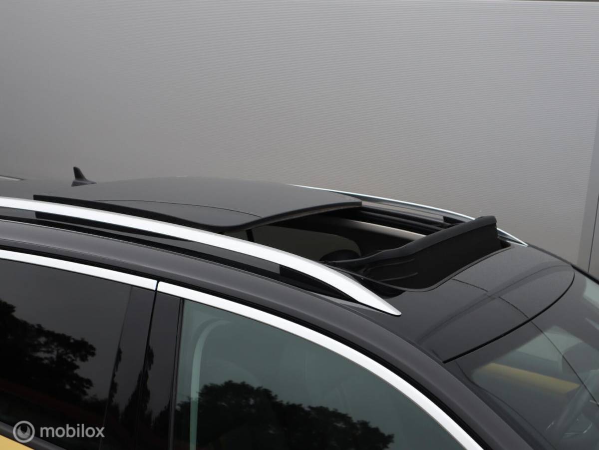 Volkswagen T-Roc Volkswagen T-Roc 1.0 TSI Trekhaak ACC Lane PDC Pano Stoelverwarming