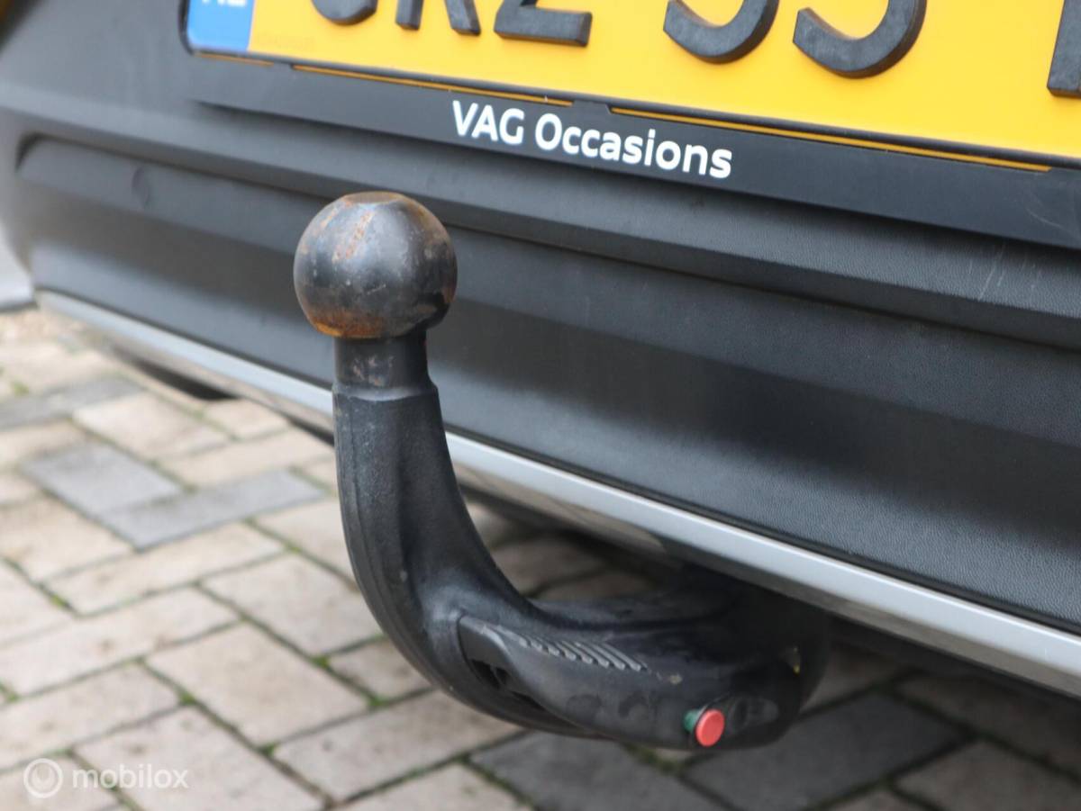Volkswagen T-Roc Volkswagen T-Roc 1.0 TSI Trekhaak ACC Lane PDC Pano Stoelverwarming