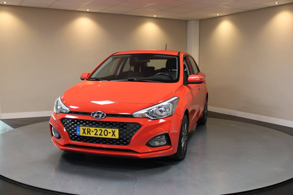 Hyundai i20 Hyundai I20 1.0 T-GDI Comfort *Dealer OH* Carplay|Camera|Navi|DAB|PDC|NAP|All-seasons|Lane-Assist|Lm-Velgen|Koraal kleur