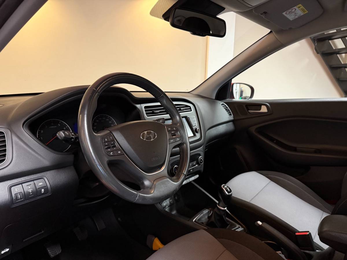 Hyundai i20 Hyundai I20 1.0 T-GDI Comfort *Dealer OH* Carplay|Camera|Navi|DAB|PDC|NAP|All-seasons|Lane-Assist|Lm-Velgen|Koraal kleur