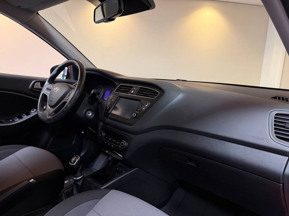 Hyundai i20 Hyundai I20 1.0 T-GDI Comfort *Dealer OH* Carplay|Camera|Navi|DAB|PDC|NAP|All-seasons|Lane-Assist|Lm-Velgen|Koraal kleur