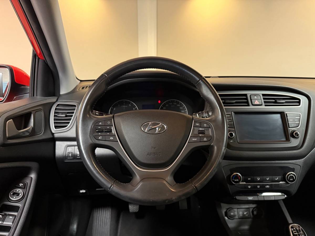 Hyundai i20 Hyundai I20 1.0 T-GDI Comfort *Dealer OH* Carplay|Camera|Navi|DAB|PDC|NAP|All-seasons|Lane-Assist|Lm-Velgen|Koraal kleur