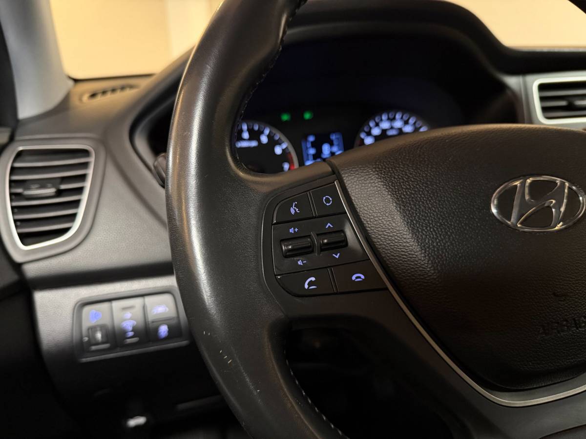 Hyundai i20 Hyundai I20 1.0 T-GDI Comfort *Dealer OH* Carplay|Camera|Navi|DAB|PDC|NAP|All-seasons|Lane-Assist|Lm-Velgen|Koraal kleur