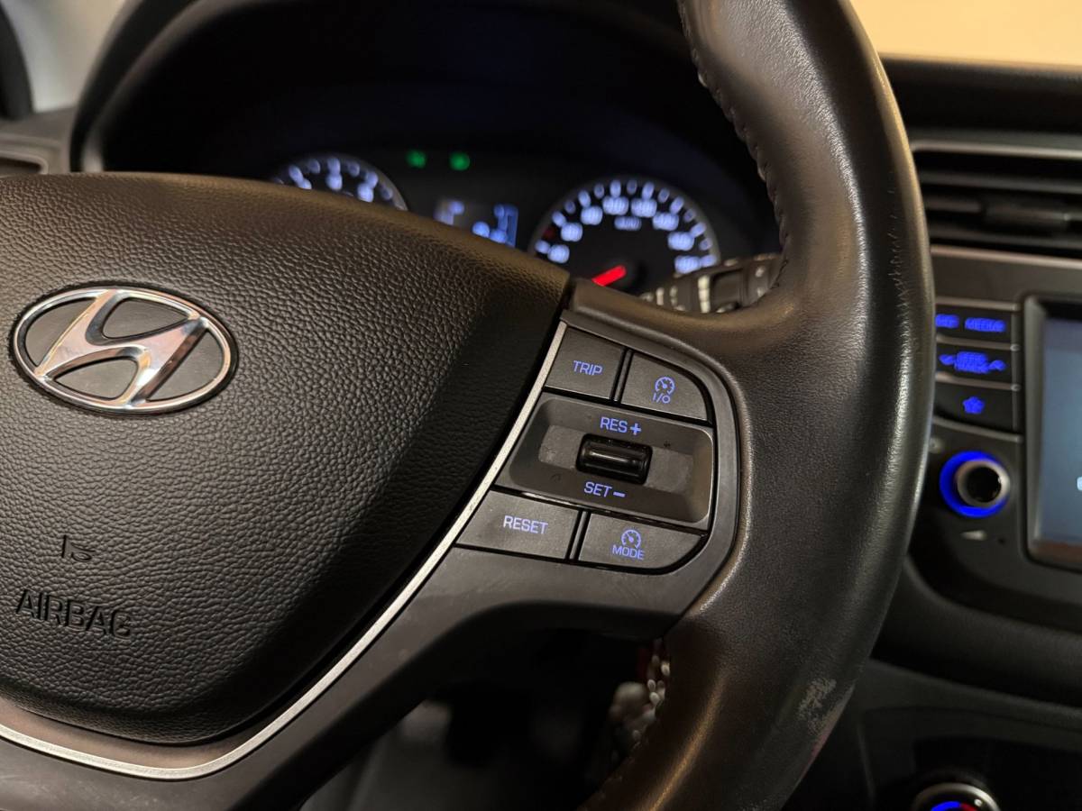 Hyundai i20 Hyundai I20 1.0 T-GDI Comfort *Dealer OH* Carplay|Camera|Navi|DAB|PDC|NAP|All-seasons|Lane-Assist|Lm-Velgen|Koraal kleur