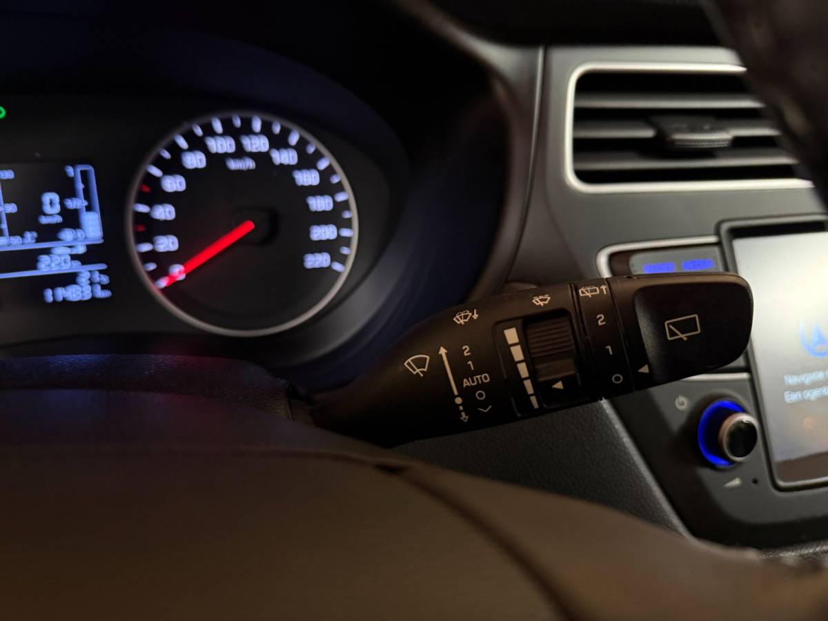 Hyundai i20 Hyundai I20 1.0 T-GDI Comfort *Dealer OH* Carplay|Camera|Navi|DAB|PDC|NAP|All-seasons|Lane-Assist|Lm-Velgen|Koraal kleur