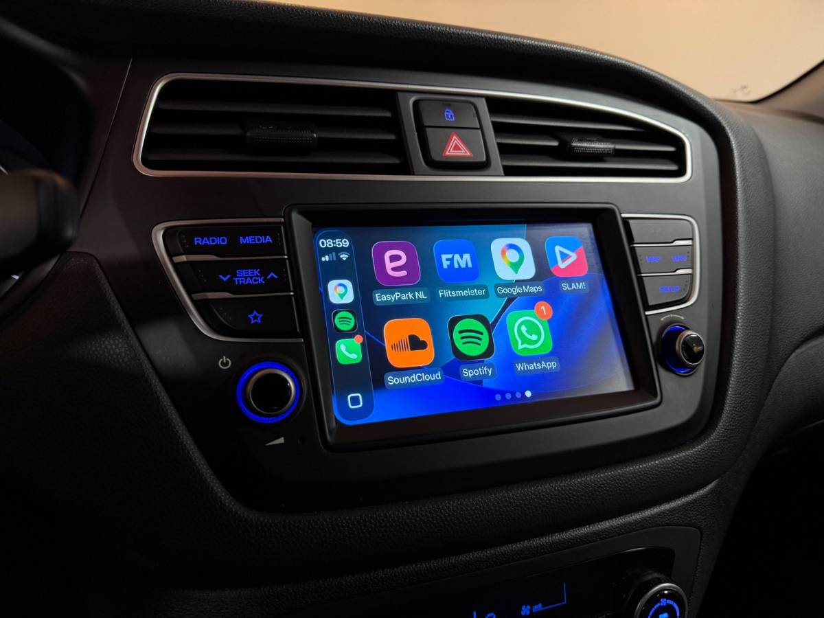 Hyundai i20 Hyundai I20 1.0 T-GDI Comfort *Dealer OH* Carplay|Camera|Navi|DAB|PDC|NAP|All-seasons|Lane-Assist|Lm-Velgen|Koraal kleur