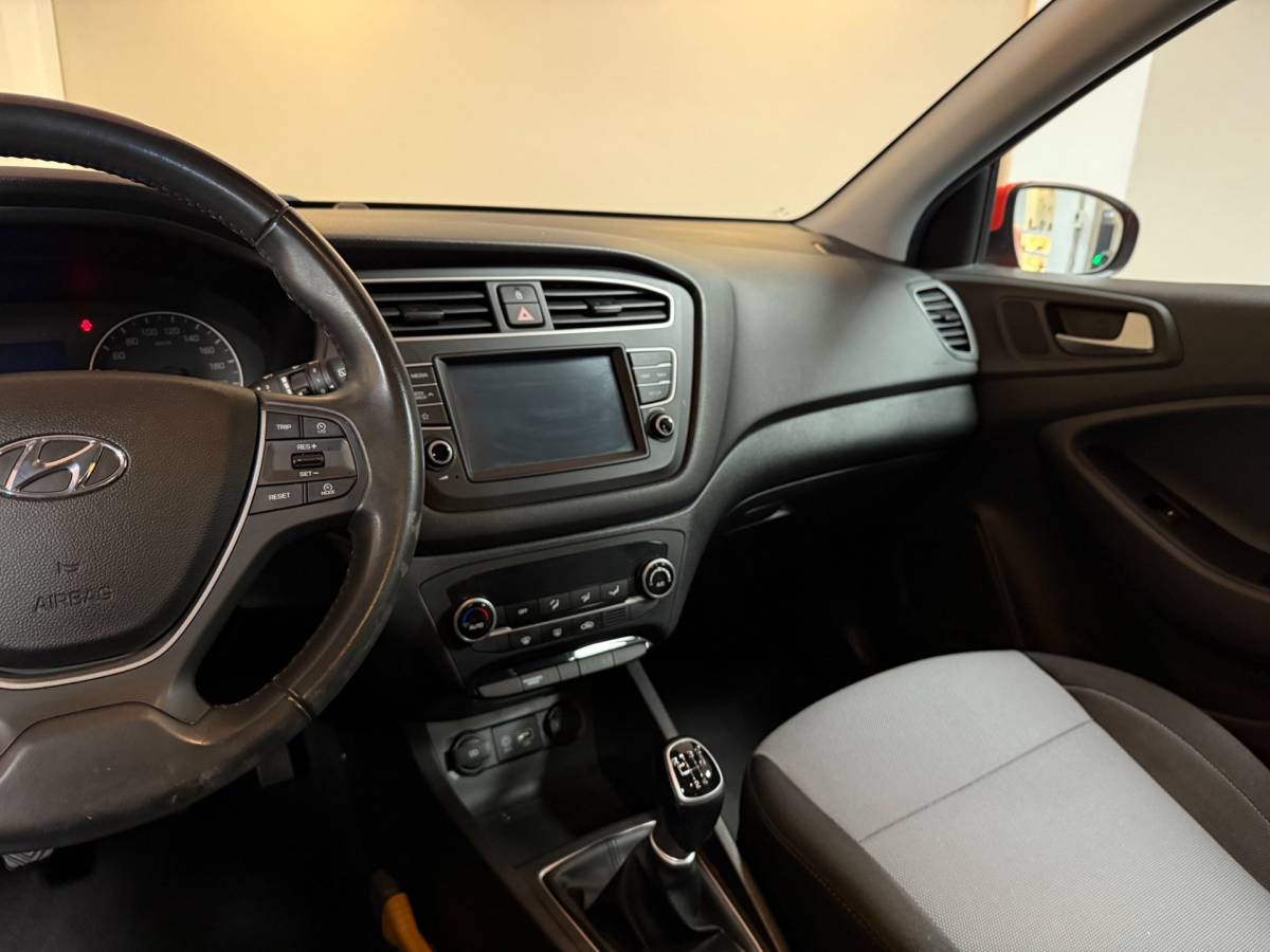 Hyundai i20 Hyundai I20 1.0 T-GDI Comfort *Dealer OH* Carplay|Camera|Navi|DAB|PDC|NAP|All-seasons|Lane-Assist|Lm-Velgen|Koraal kleur
