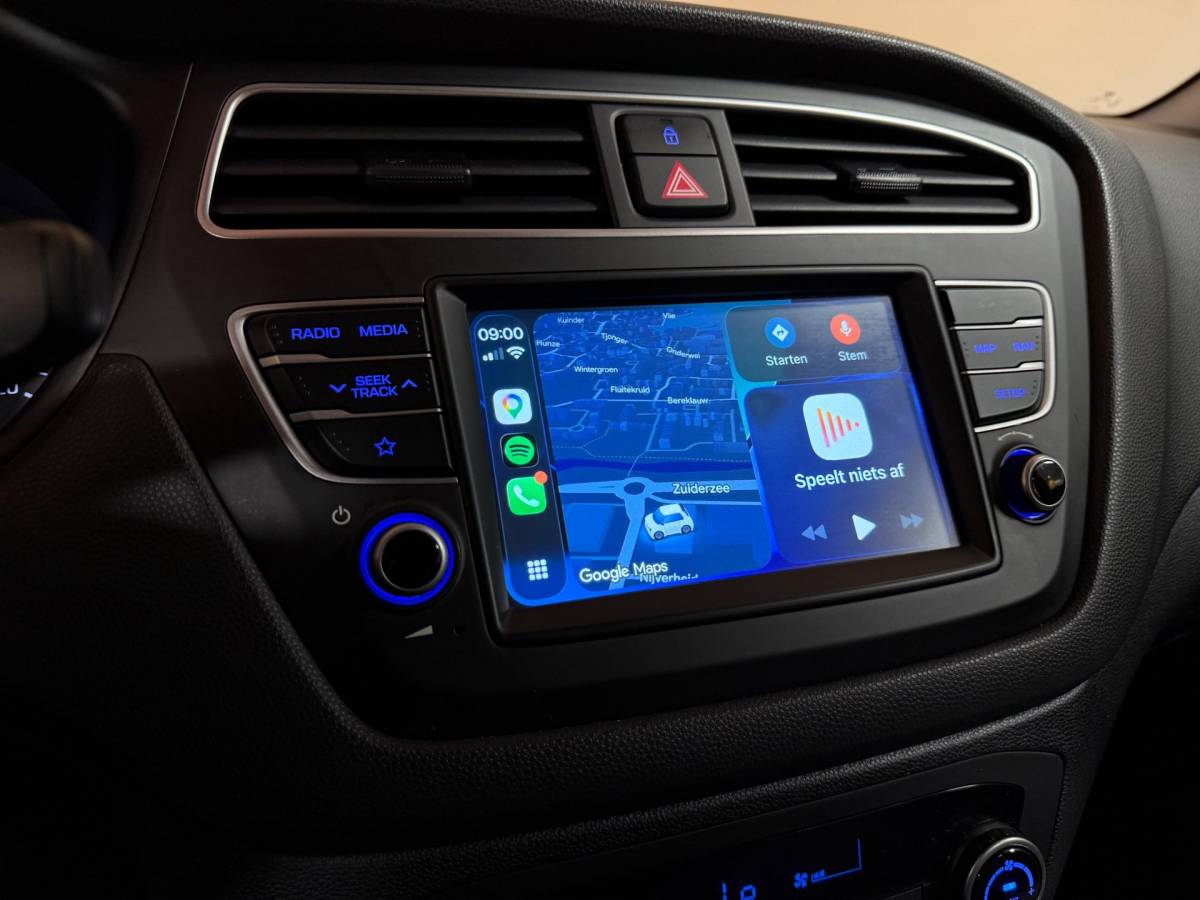 Hyundai i20 Hyundai I20 1.0 T-GDI Comfort *Dealer OH* Carplay|Camera|Navi|DAB|PDC|NAP|All-seasons|Lane-Assist|Lm-Velgen|Koraal kleur