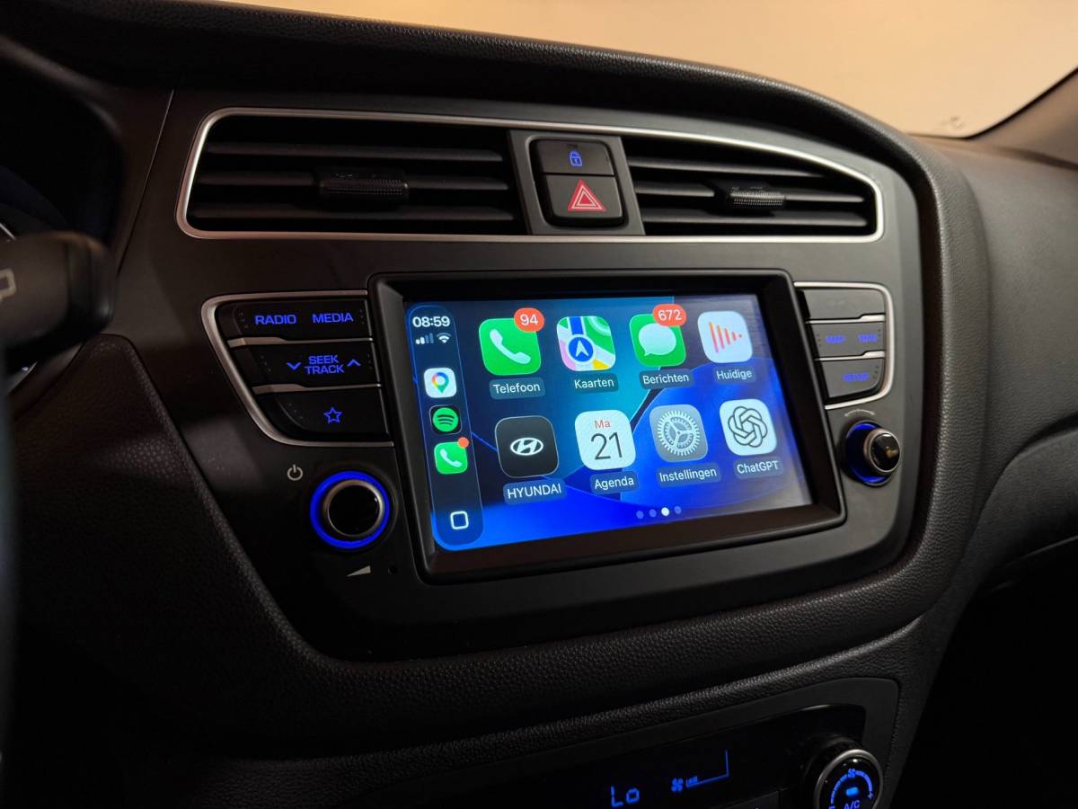 Hyundai i20 Hyundai I20 1.0 T-GDI Comfort *Dealer OH* Carplay|Camera|Navi|DAB|PDC|NAP|All-seasons|Lane-Assist|Lm-Velgen|Koraal kleur