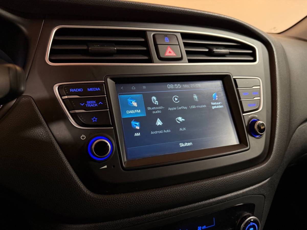 Hyundai i20 Hyundai I20 1.0 T-GDI Comfort *Dealer OH* Carplay|Camera|Navi|DAB|PDC|NAP|All-seasons|Lane-Assist|Lm-Velgen|Koraal kleur
