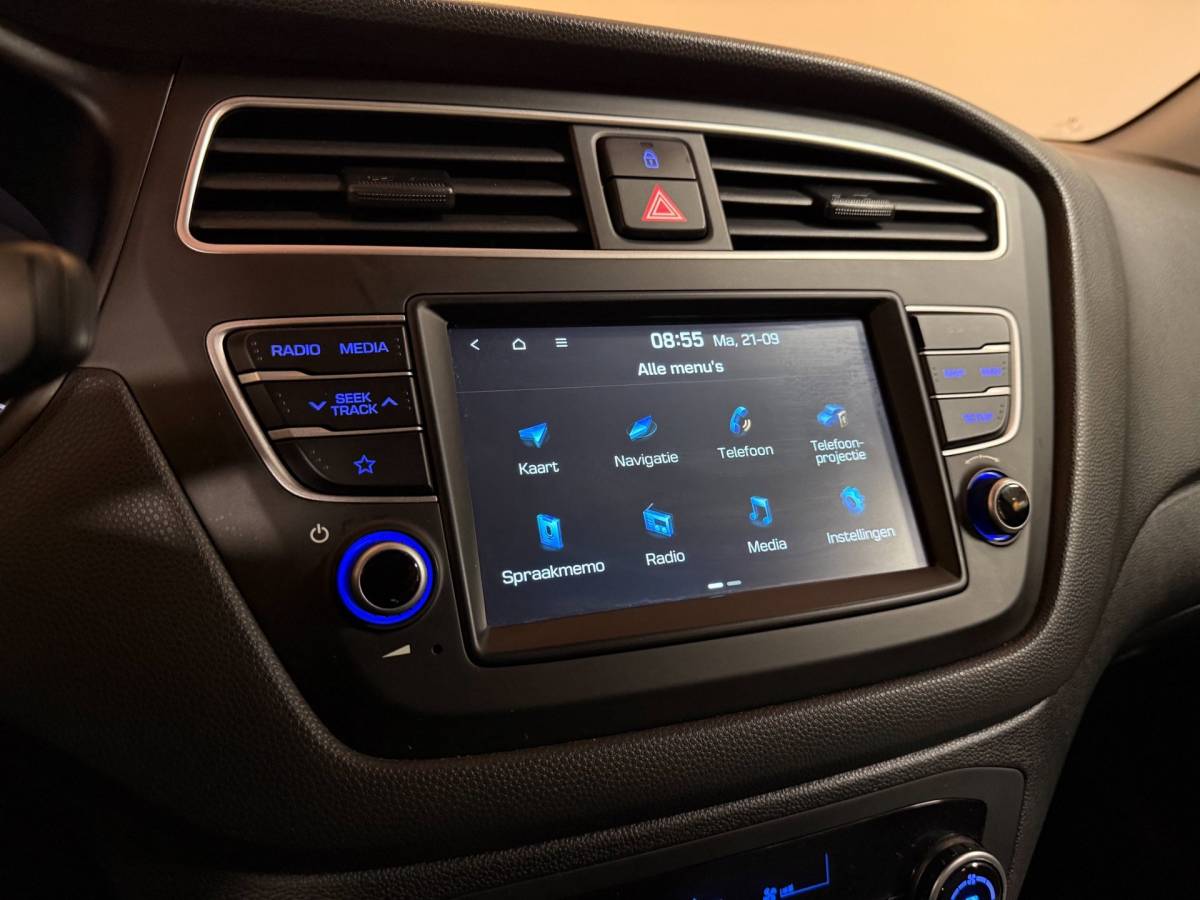 Hyundai i20 Hyundai I20 1.0 T-GDI Comfort *Dealer OH* Carplay|Camera|Navi|DAB|PDC|NAP|All-seasons|Lane-Assist|Lm-Velgen|Koraal kleur