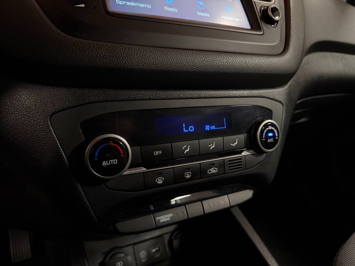 Hyundai i20 Hyundai I20 1.0 T-GDI Comfort *Dealer OH* Carplay|Camera|Navi|DAB|PDC|NAP|All-seasons|Lane-Assist|Lm-Velgen|Koraal kleur