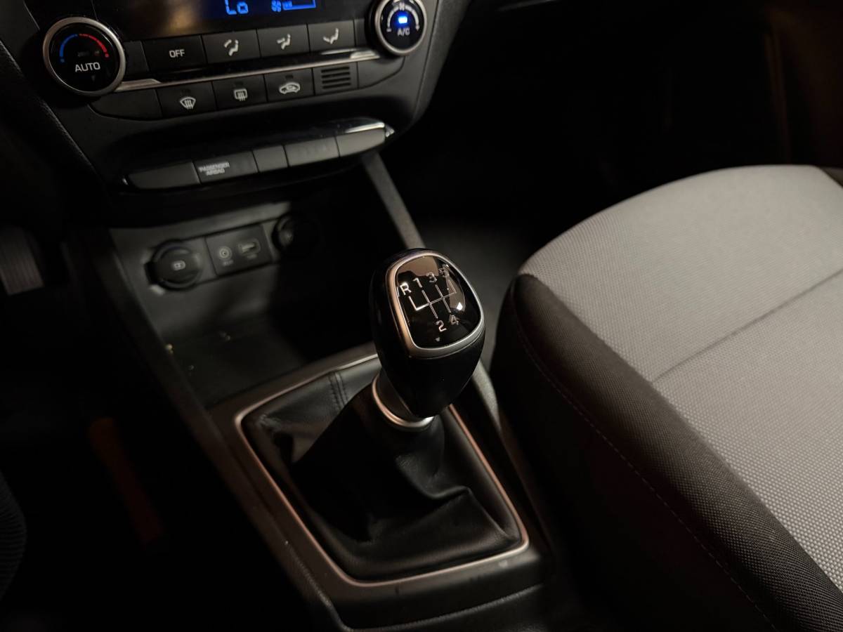 Hyundai i20 Hyundai I20 1.0 T-GDI Comfort *Dealer OH* Carplay|Camera|Navi|DAB|PDC|NAP|All-seasons|Lane-Assist|Lm-Velgen|Koraal kleur