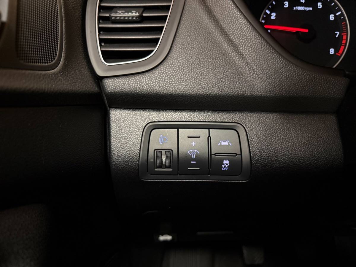 Hyundai i20 Hyundai I20 1.0 T-GDI Comfort *Dealer OH* Carplay|Camera|Navi|DAB|PDC|NAP|All-seasons|Lane-Assist|Lm-Velgen|Koraal kleur
