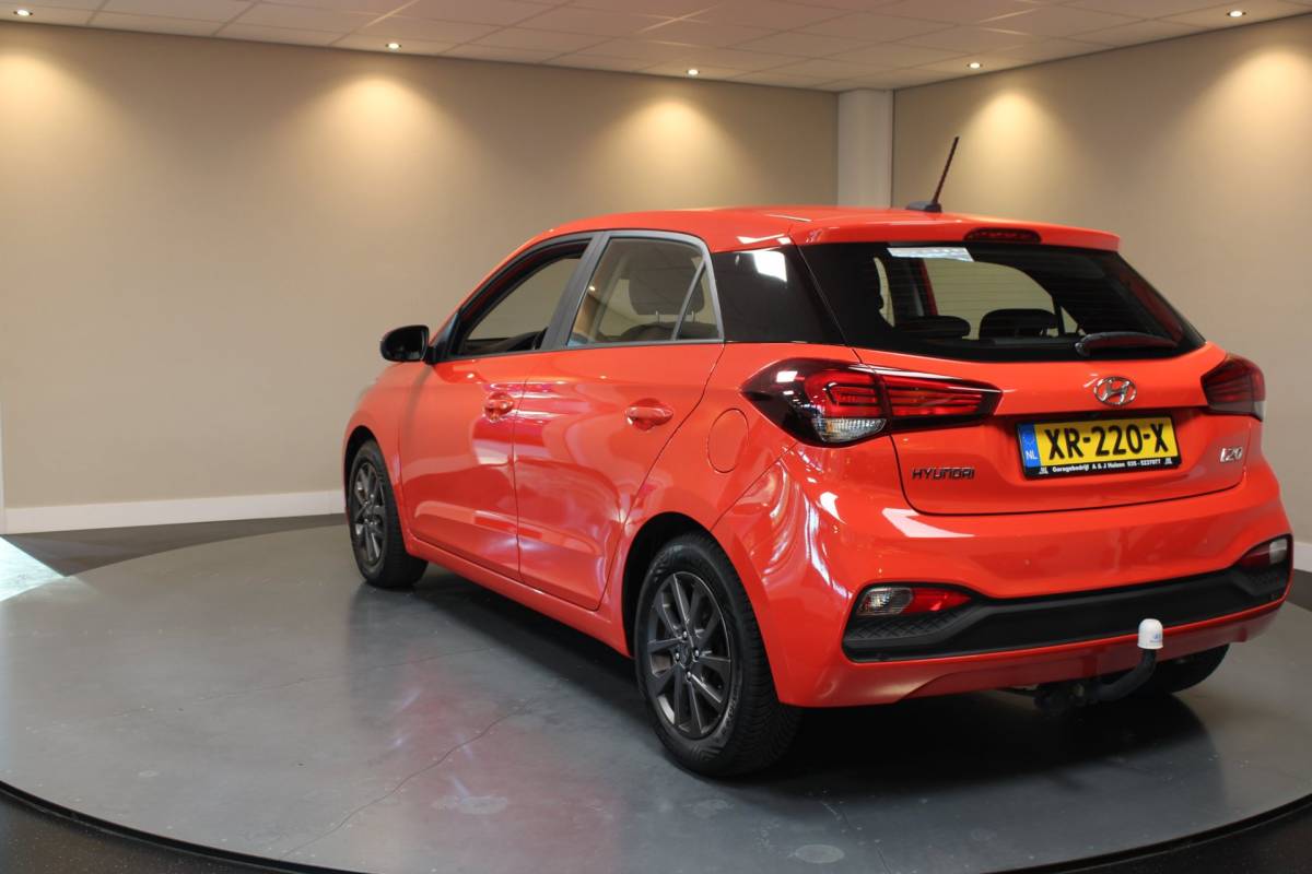 Hyundai i20 Hyundai I20 1.0 T-GDI Comfort *Dealer OH* Carplay|Camera|Navi|DAB|PDC|NAP|All-seasons|Lane-Assist|Lm-Velgen|Koraal kleur