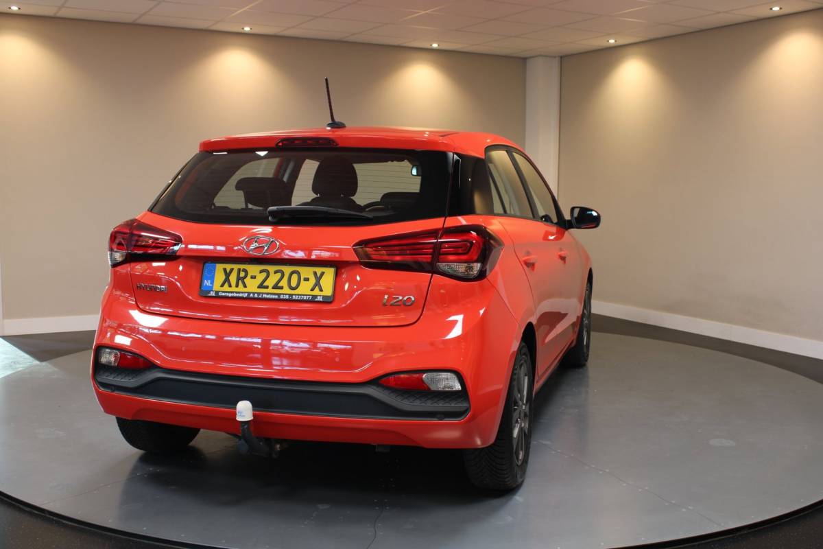 Hyundai i20 Hyundai I20 1.0 T-GDI Comfort *Dealer OH* Carplay|Camera|Navi|DAB|PDC|NAP|All-seasons|Lane-Assist|Lm-Velgen|Koraal kleur
