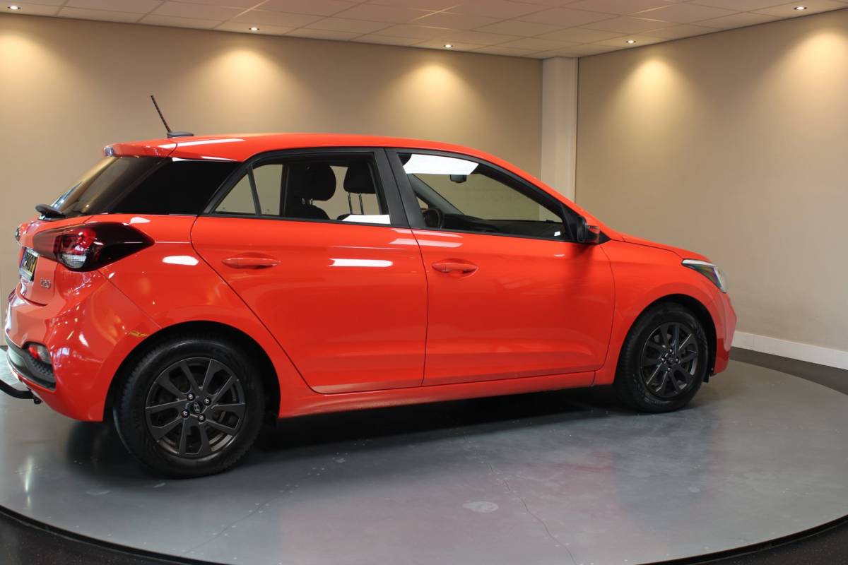 Hyundai i20 Hyundai I20 1.0 T-GDI Comfort *Dealer OH* Carplay|Camera|Navi|DAB|PDC|NAP|All-seasons|Lane-Assist|Lm-Velgen|Koraal kleur