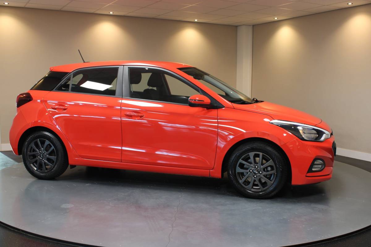 Hyundai i20 Hyundai I20 1.0 T-GDI Comfort *Dealer OH* Carplay|Camera|Navi|DAB|PDC|NAP|All-seasons|Lane-Assist|Lm-Velgen|Koraal kleur