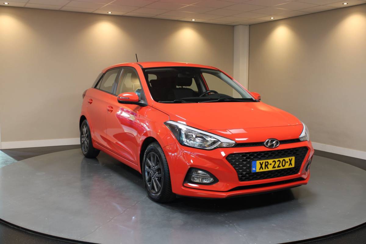 Hyundai i20 Hyundai I20 1.0 T-GDI Comfort *Dealer OH* Carplay|Camera|Navi|DAB|PDC|NAP|All-seasons|Lane-Assist|Lm-Velgen|Koraal kleur