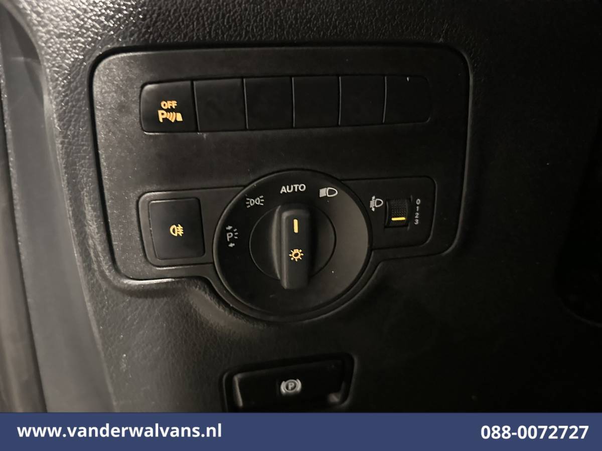 Mercedes-Benz Vito Mercedes-Benz Vito 116 CDI 164pk L2H1 Euro6 Airco | Dakdragers | Cruisecontrol | Parkeersensoren Stoelverwarming, Bijrijdersbank
