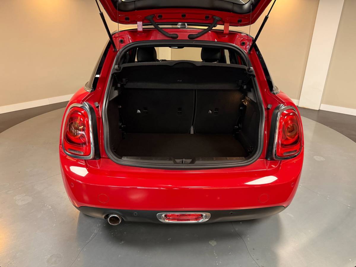 MINI 5-Deurs Mini 5-Deurs 1.5 Cooper Chili Serious Business *Pano/Schuifdak* Stoelverw.|Leer/Alcantara|Keyless|Navi|Cruise|Ambiance verlichting