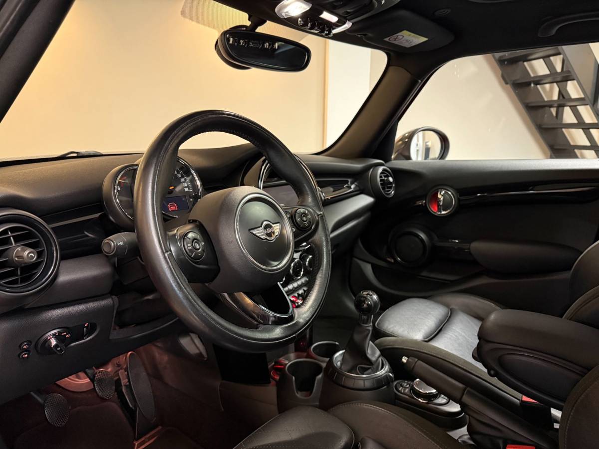 MINI 5-Deurs Mini 5-Deurs 1.5 Cooper Chili Serious Business *Pano/Schuifdak* Stoelverw.|Leer/Alcantara|Keyless|Navi|Cruise|Ambiance verlichting