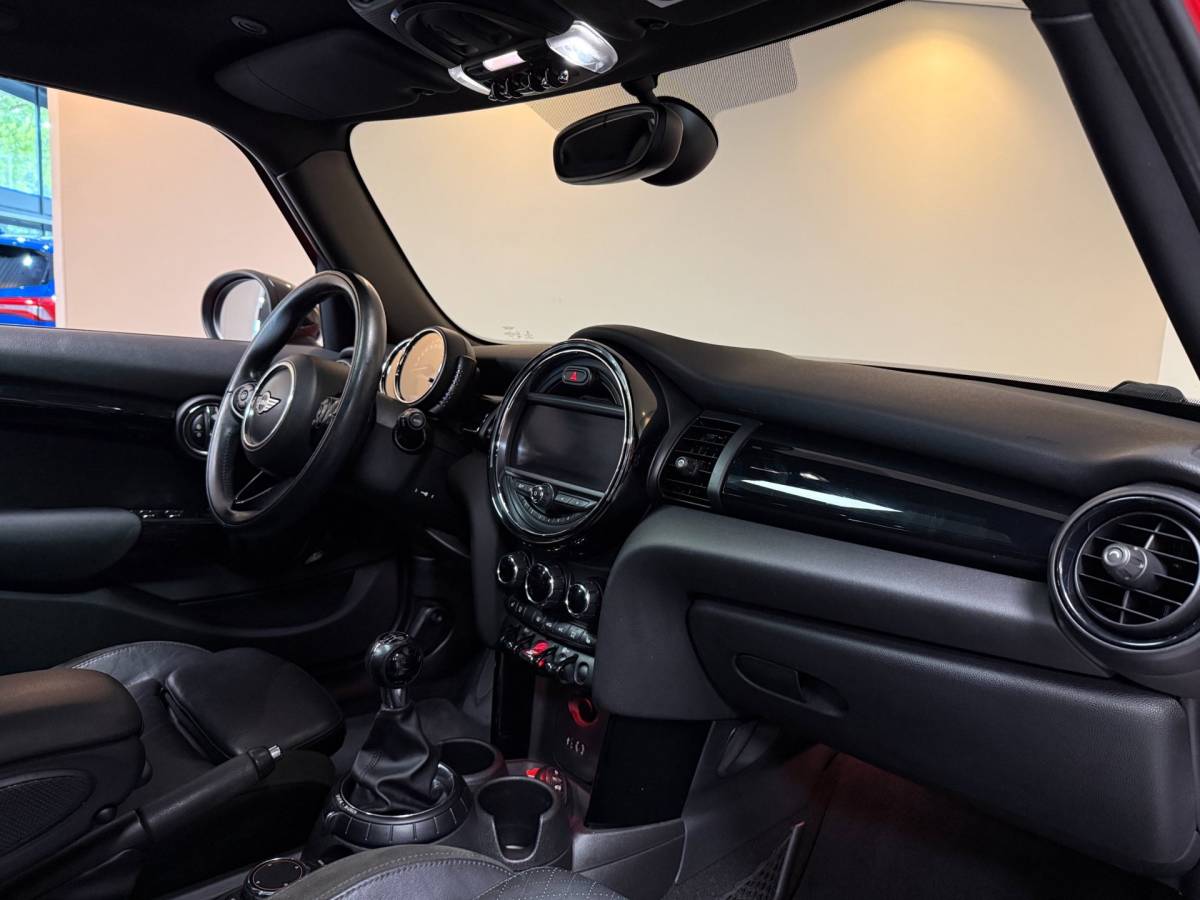 MINI 5-Deurs Mini 5-Deurs 1.5 Cooper Chili Serious Business *Pano/Schuifdak* Stoelverw.|Leer/Alcantara|Keyless|Navi|Cruise|Ambiance verlichting