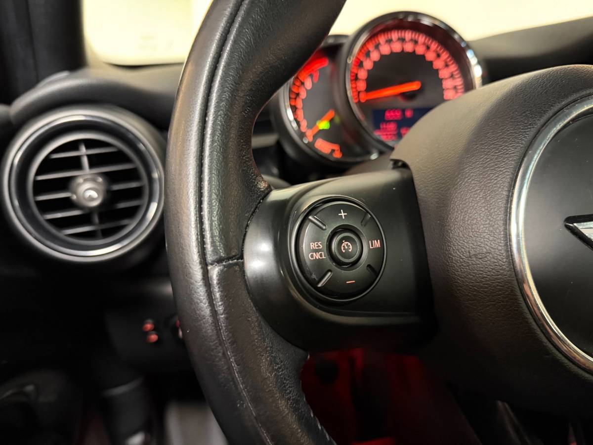 MINI 5-Deurs Mini 5-Deurs 1.5 Cooper Chili Serious Business *Pano/Schuifdak* Stoelverw.|Leer/Alcantara|Keyless|Navi|Cruise|Ambiance verlichting