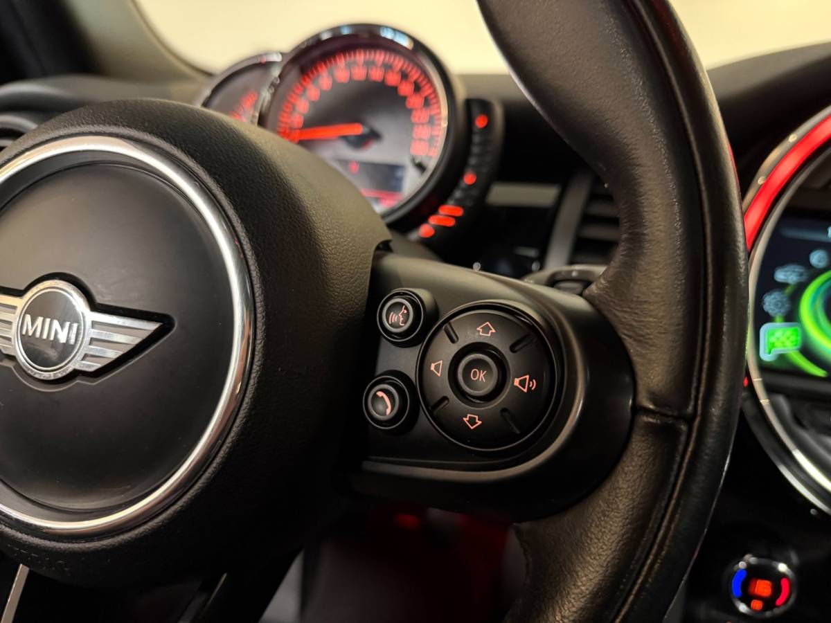 MINI 5-Deurs Mini 5-Deurs 1.5 Cooper Chili Serious Business *Pano/Schuifdak* Stoelverw.|Leer/Alcantara|Keyless|Navi|Cruise|Ambiance verlichting