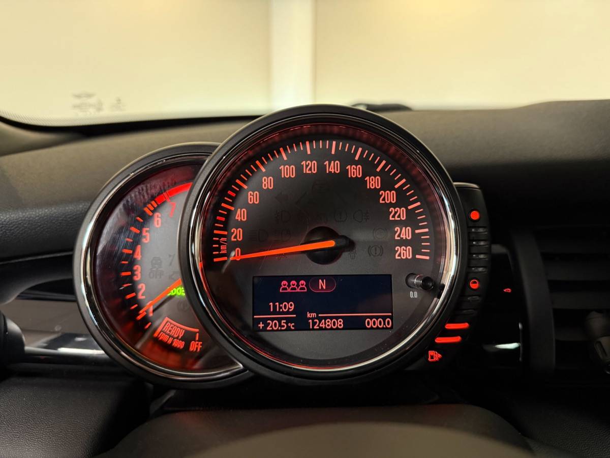 MINI 5-Deurs Mini 5-Deurs 1.5 Cooper Chili Serious Business *Pano/Schuifdak* Stoelverw.|Leer/Alcantara|Keyless|Navi|Cruise|Ambiance verlichting