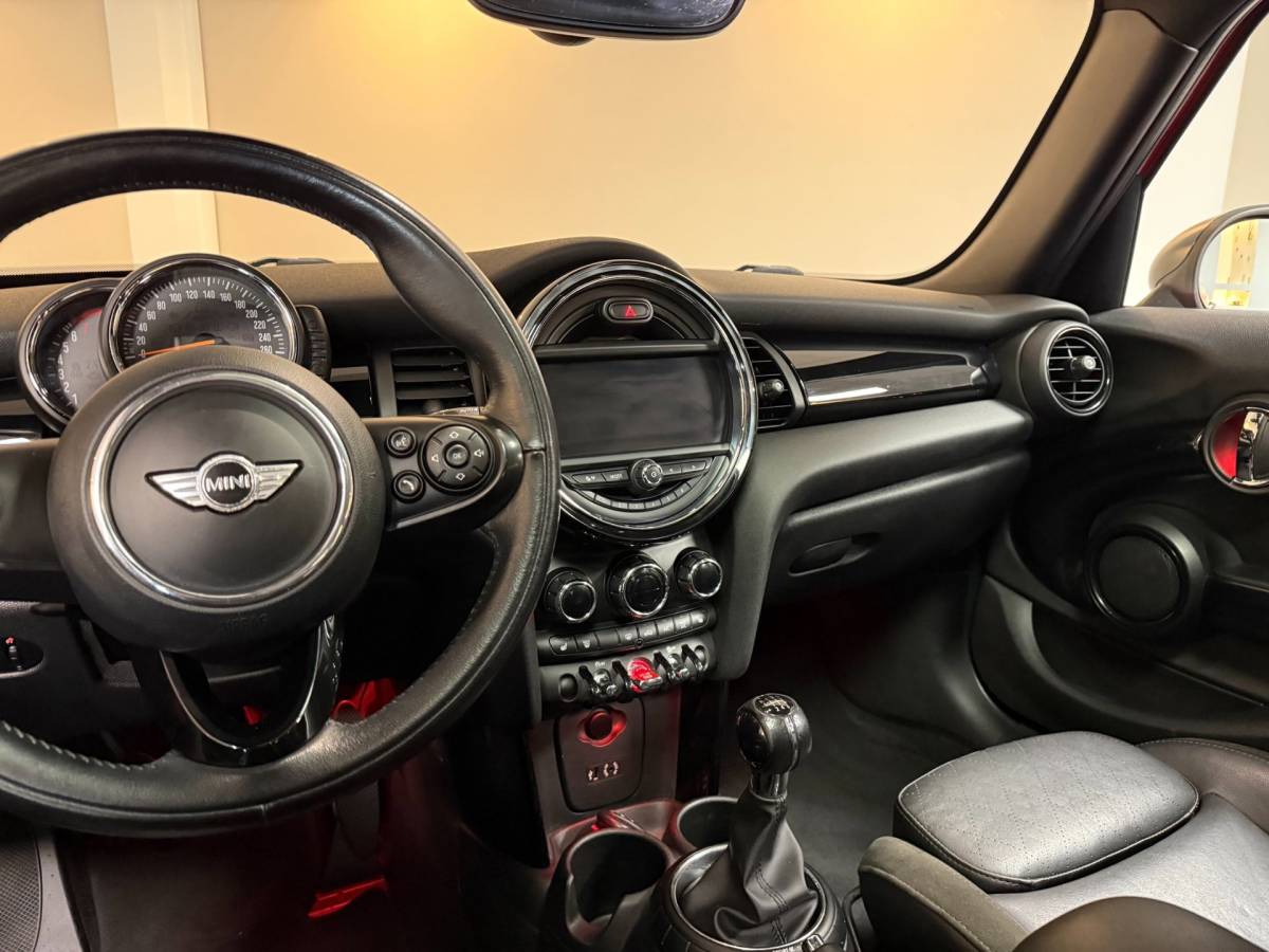 MINI 5-Deurs Mini 5-Deurs 1.5 Cooper Chili Serious Business *Pano/Schuifdak* Stoelverw.|Leer/Alcantara|Keyless|Navi|Cruise|Ambiance verlichting